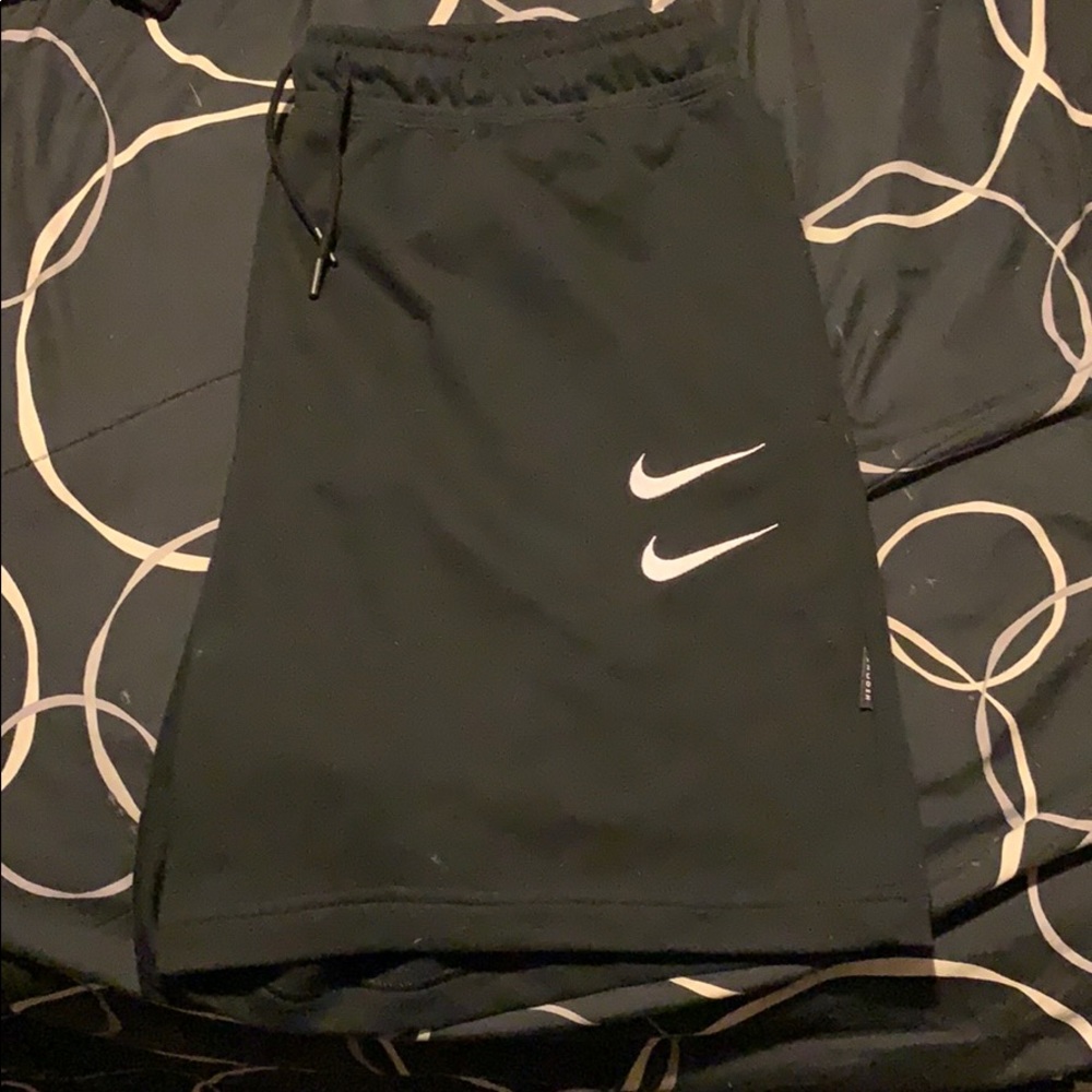 Nike Swoosh Shorts - Picture 2 of 6